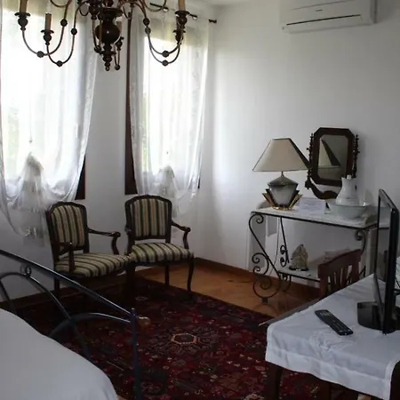 La Corte לינה וארוחת בוקר רוסולינה